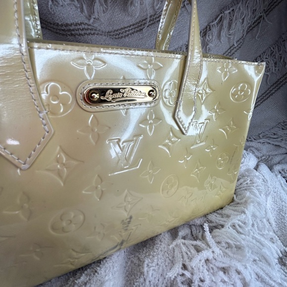 💎 Louis Vuitton Vernis Monogram Wilshire PM Tote Handbag • Citrine 💎 - Picture 3 of 12